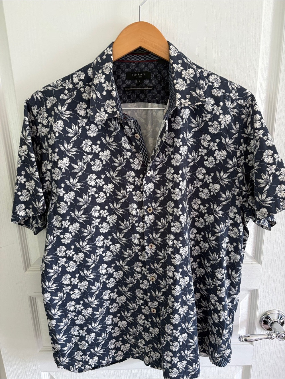 Ted Baker Navy & White Floral Short-Sleeve Button-Down Shirt
